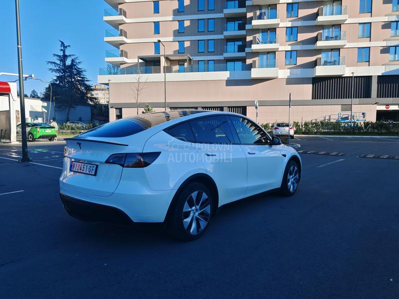 Tesla Model Y LongRangeDualmotor