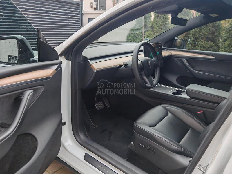 Tesla Model Y LongRangeDualmotor