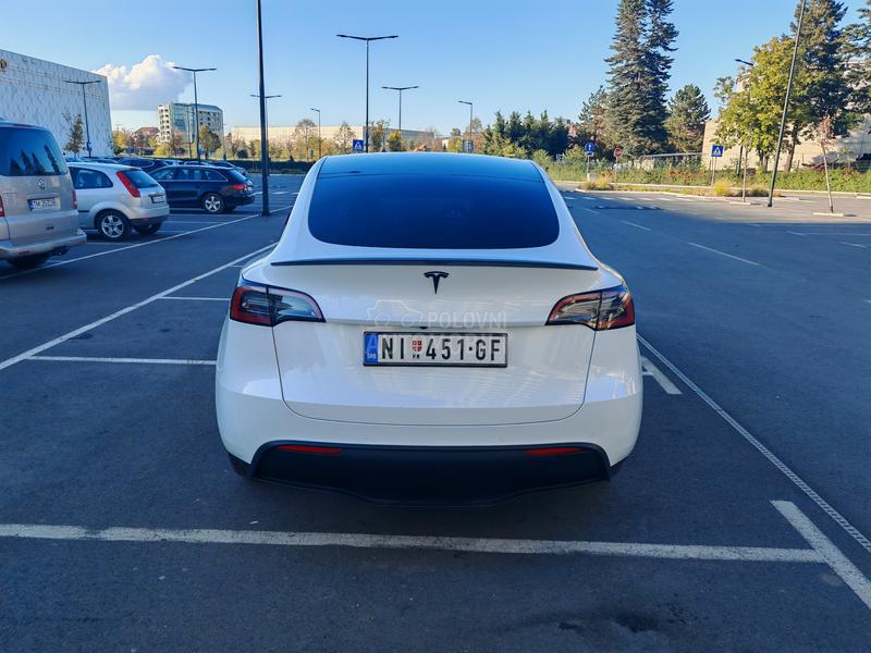 Tesla Model Y LongRangeDualmotor