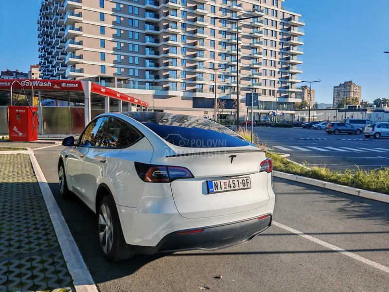 Tesla Model Y LongRangeDualmotor