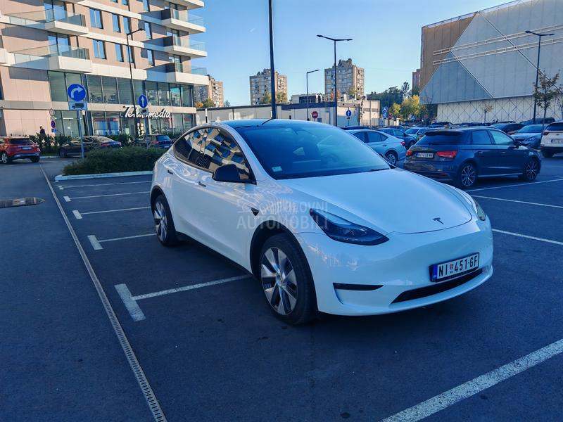 Tesla Model Y LongRangeDualmotor