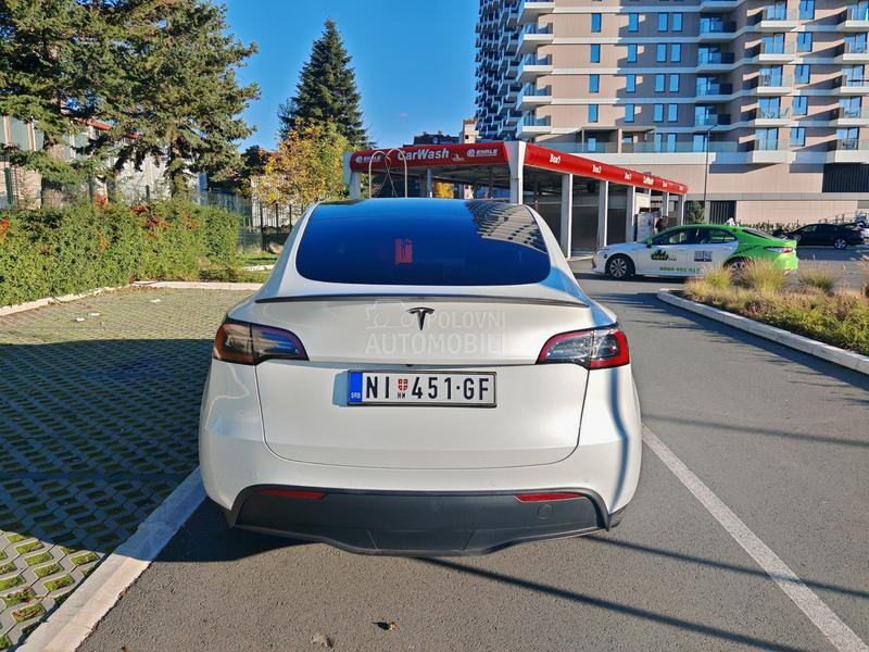 Tesla Model Y LongRangeDualmotor