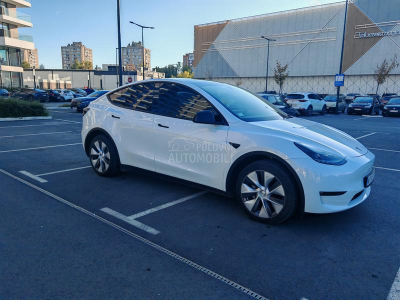 Tesla Model Y LongRangeDualmotor