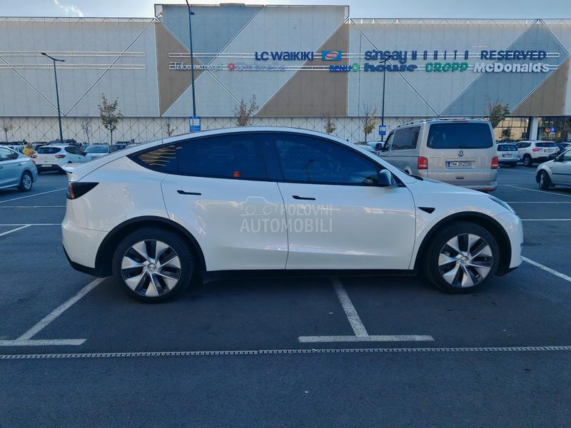 Tesla Model Y LongRangeDualmotor