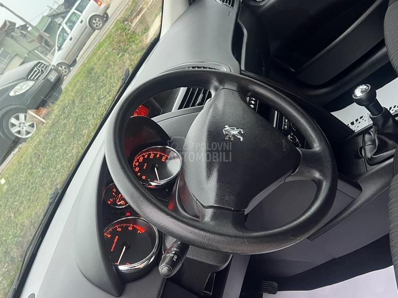 Peugeot 207 1.4 8v
