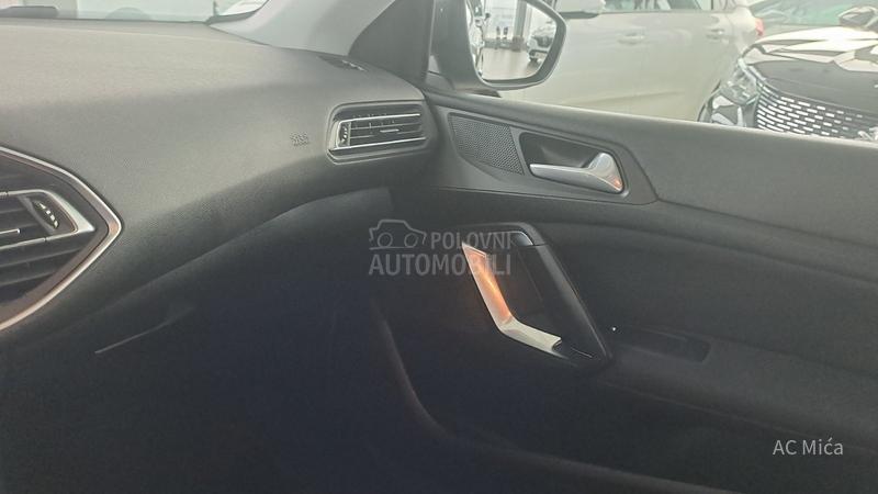 Peugeot 308 1.2 PURE NAV ALU LED