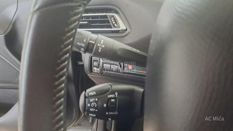 Peugeot 308 1.2 PURE NAV ALU LED