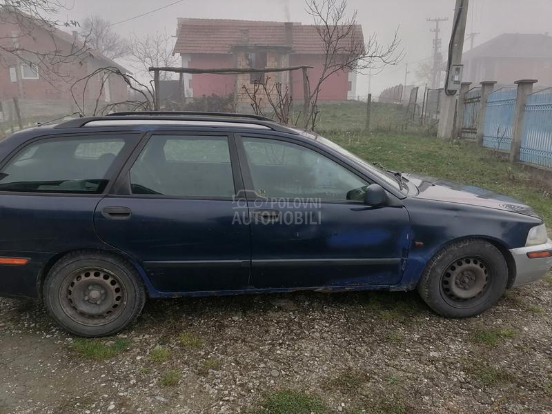Volvo V40 