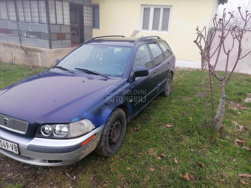 Volvo V40 
