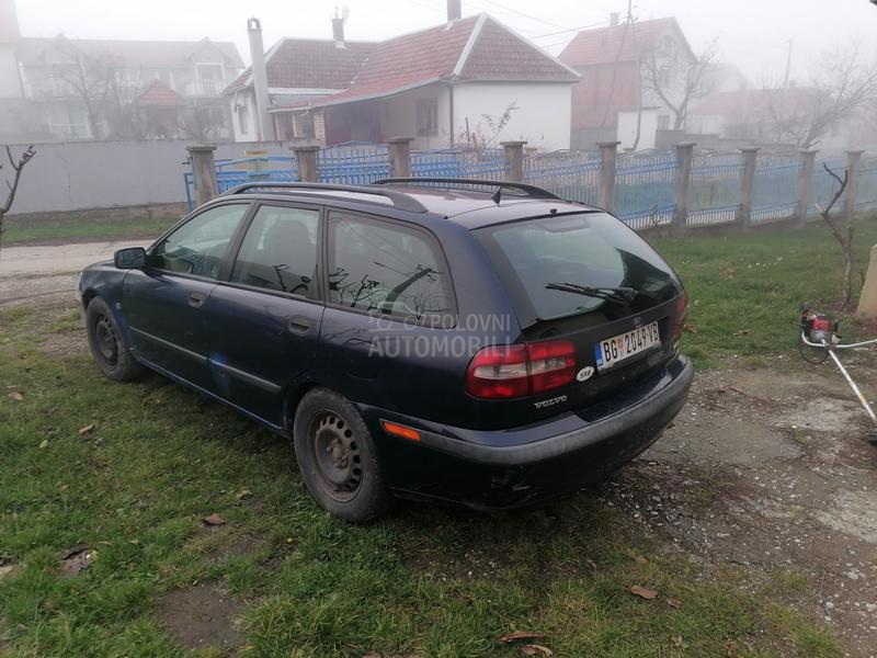 Volvo V40 