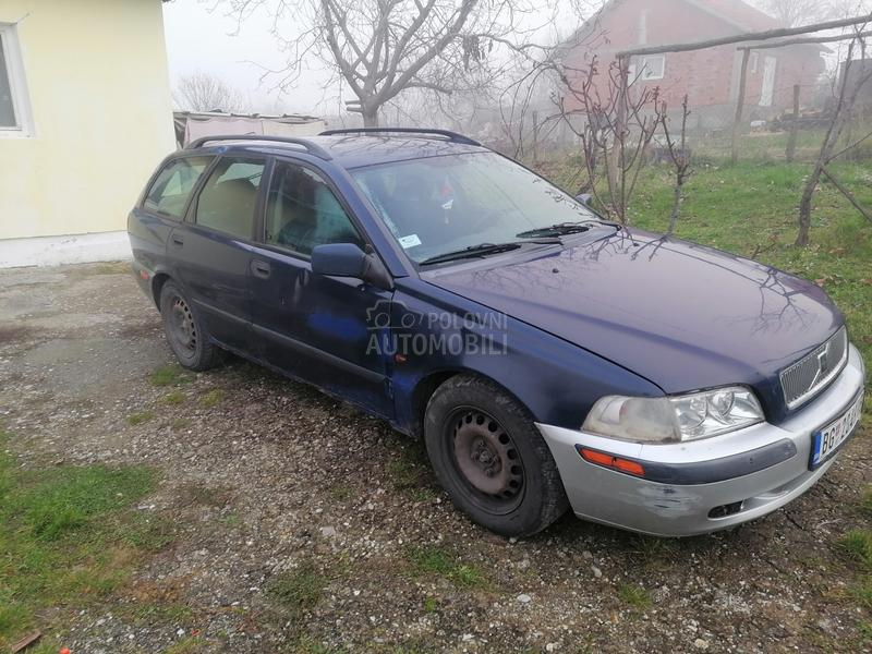 Volvo V40 