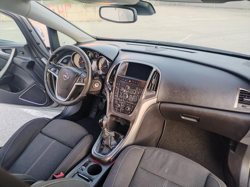 Opel Astra J 1.6 TURBO