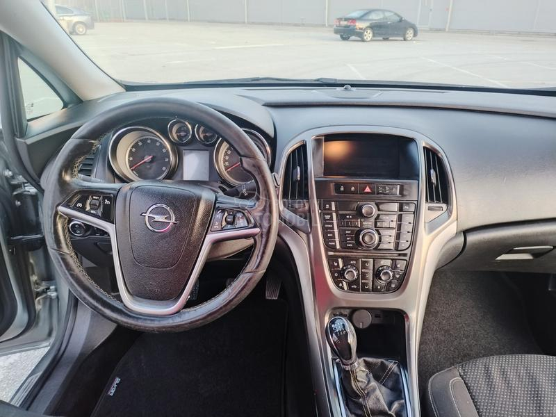 Opel Astra J 1.6 TURBO