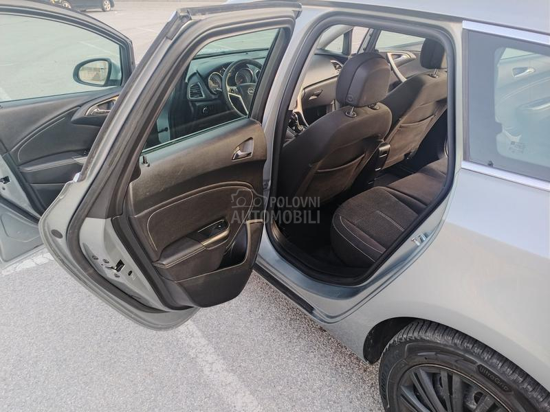 Opel Astra J 1.6 TURBO