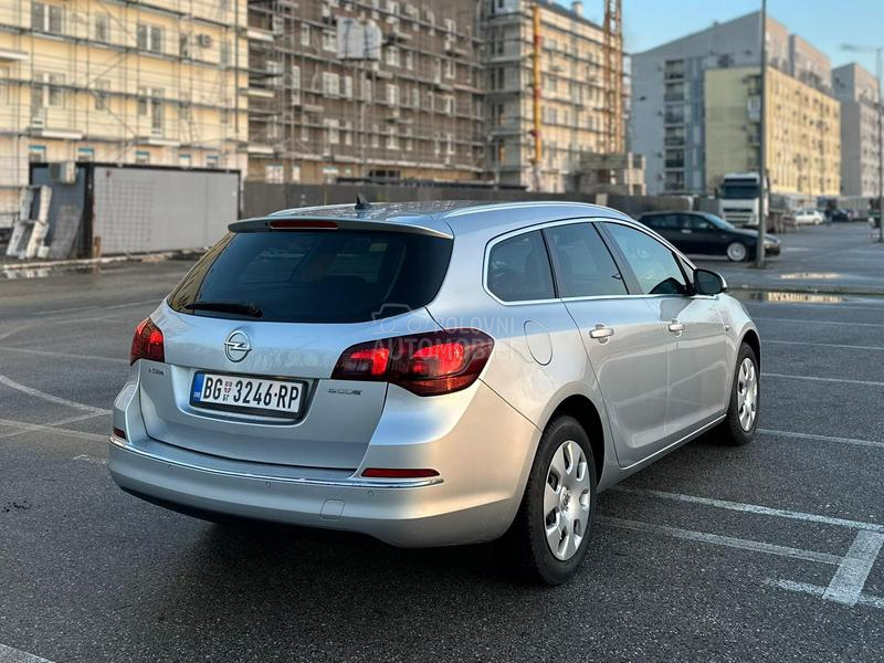 Opel Astra J 1.6 Cosmo