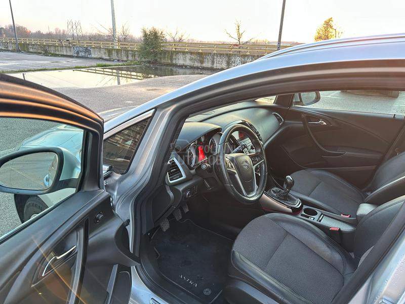 Opel Astra J 1.6 Cosmo