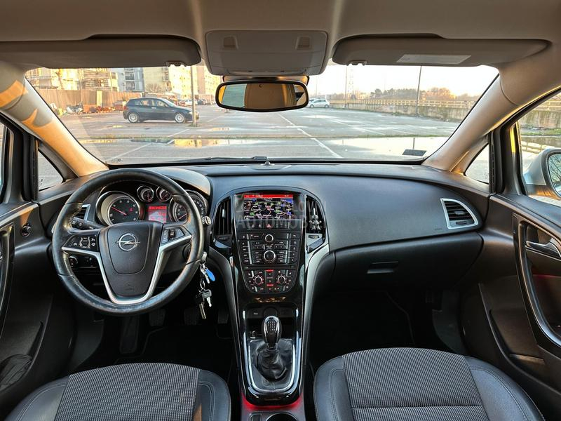 Opel Astra J 1.6 Cosmo