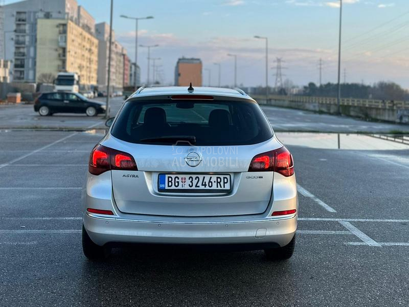 Opel Astra J 1.6 Cosmo