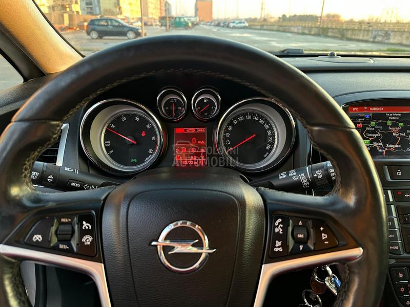 Opel Astra J 1.6 Cosmo