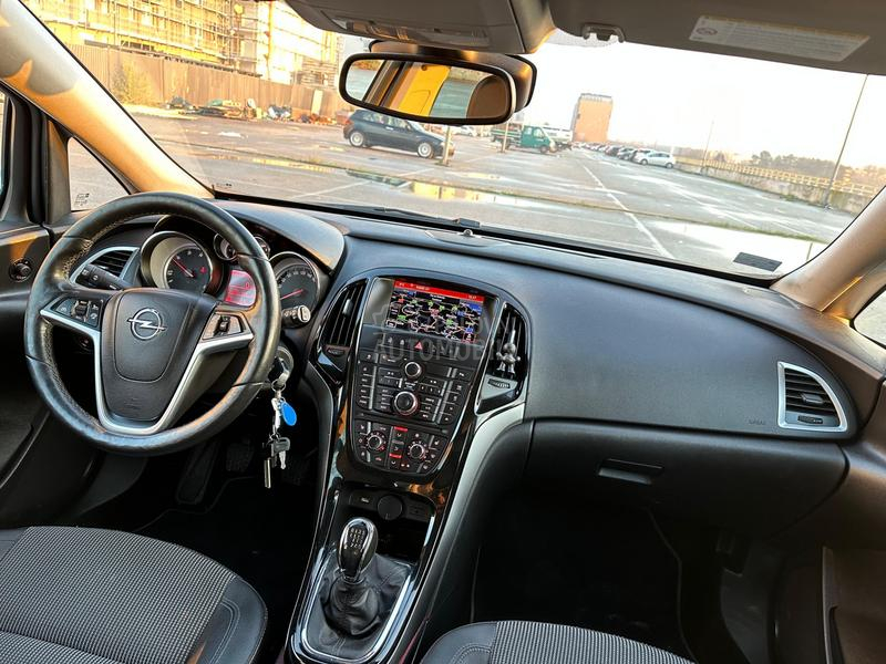 Opel Astra J 1.6 Cosmo