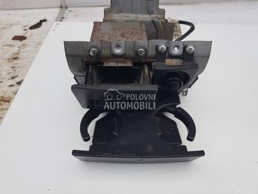 UPALJAČ PEPELJARA DRŽAČ ČAŠA za Chevrolet Aveo od 2005. do 2012. god.