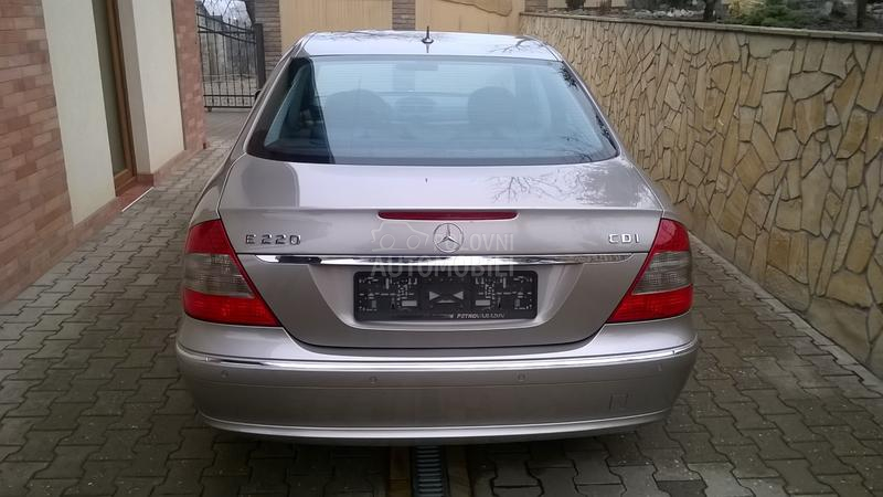 Mercedes Benz E 220 CDI AVANTGARDE NL.