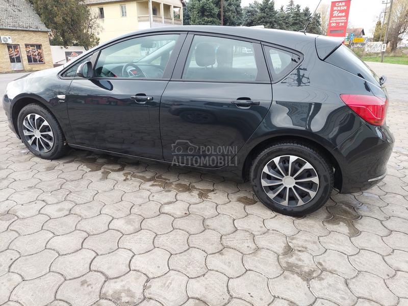 Opel Astra J 1.4B 5VR.ACTIVE NOWW