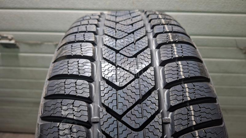 Pirelli 225/45 R19 Zimska