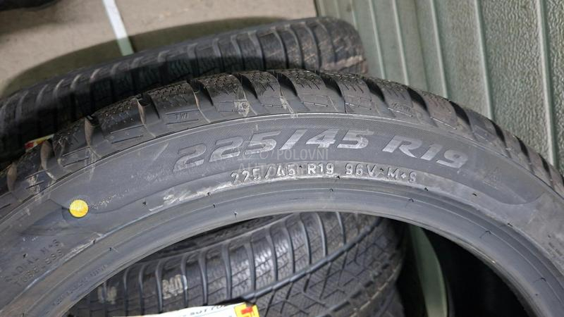 Pirelli 225/45 R19 Zimska