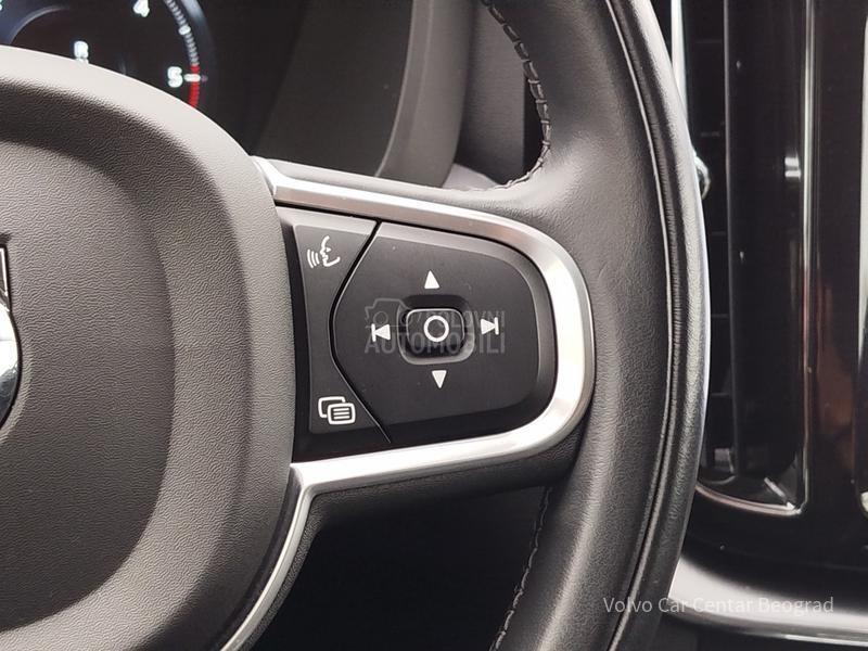 Volvo XC60 B4 MOMENTUM PRO