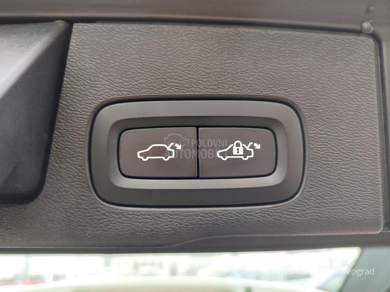 Volvo XC60 B4 MOMENTUM PRO