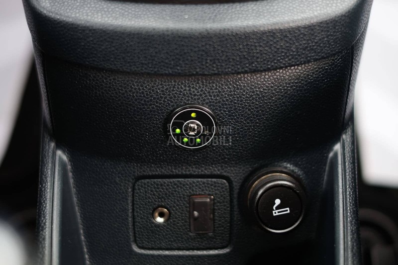 Ford Fiesta 1.4i TNG TITANIUM