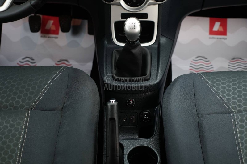 Ford Fiesta 1.4i TNG TITANIUM