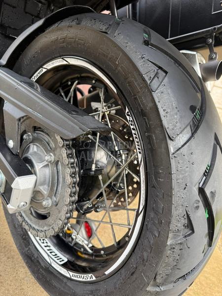 Suzuki B STROM 650 XT