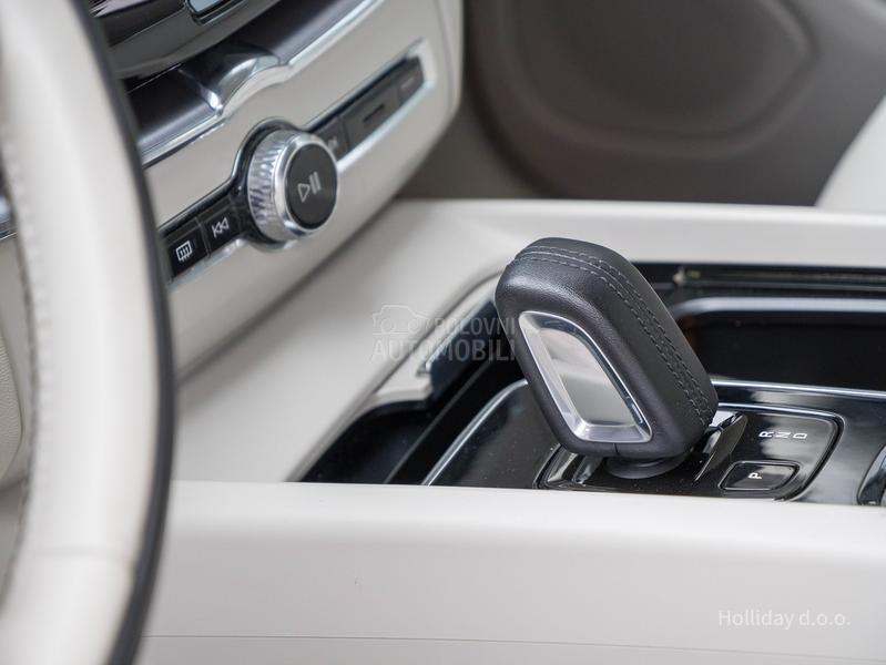 Volvo XC60 2.0B4 MHEV Momentum