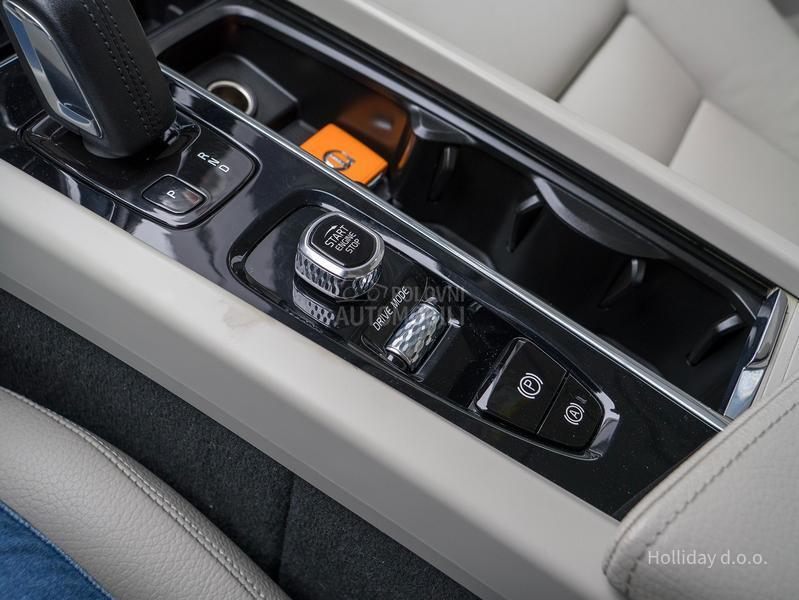 Volvo XC60 2.0B4 MHEV Momentum