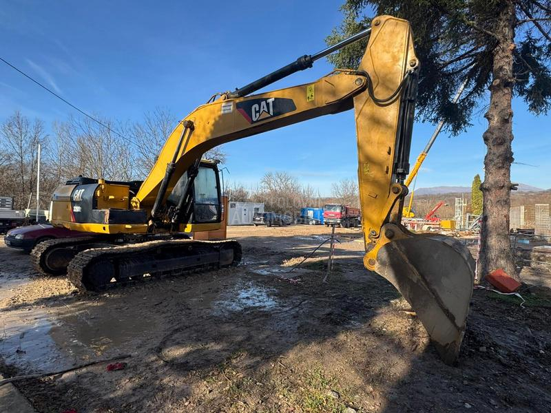 CAT 320D2L