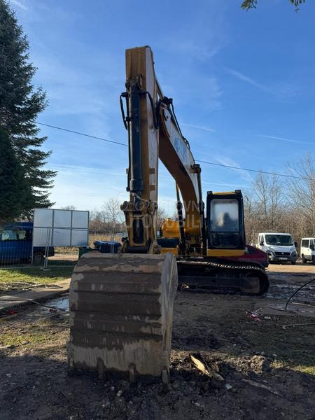 CAT 320D2L