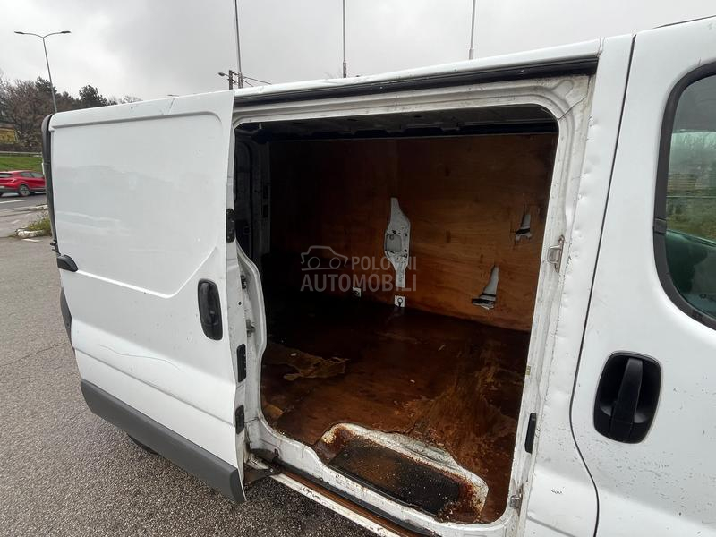 Renault Trafic 1.9 DCI Sa tablicama