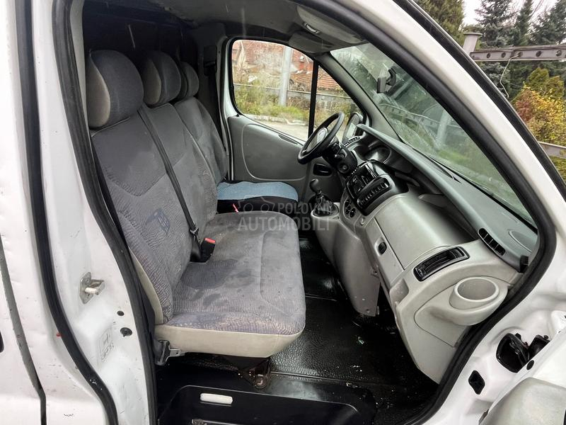 Renault Trafic 1.9 DCI Sa tablicama