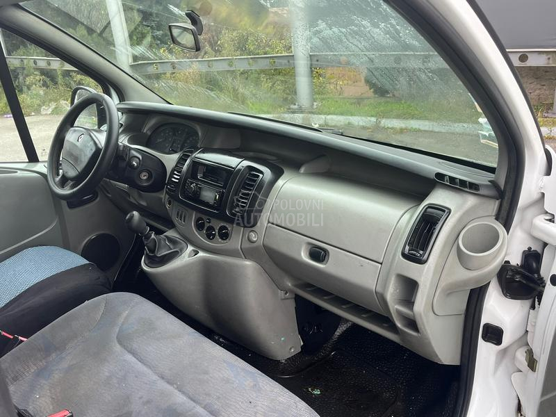 Renault Trafic 1.9 DCI Sa tablicama