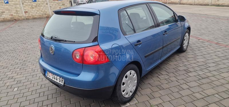Volkswagen Golf 5 1.6 FSI