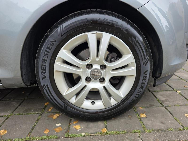 Opel Corsa D 111 anniversary reg