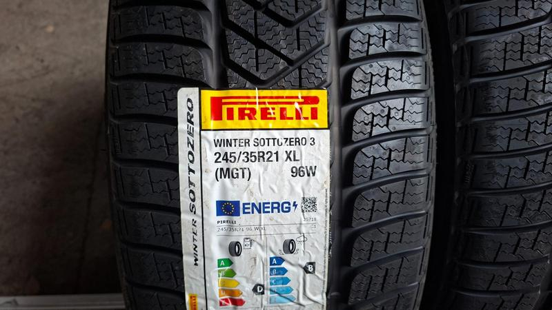 Pirelli 245/35 R21 Zimska
