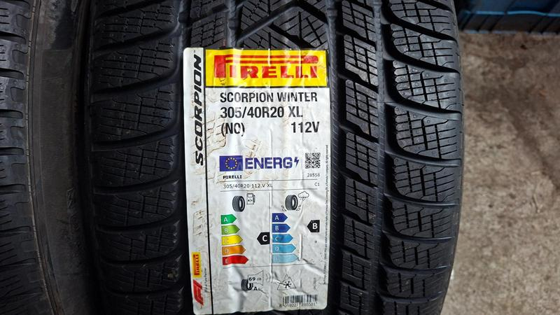 Pirelli 305/40 R20 Zimska