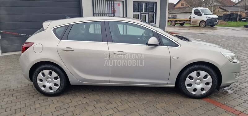 Opel Astra J 1.7 CDTI NOOVO