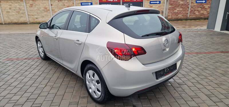 Opel Astra J 1.7 CDTI NOOVO