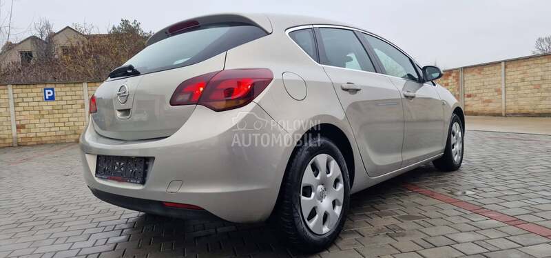 Opel Astra J 1.7 CDTI NOOVO