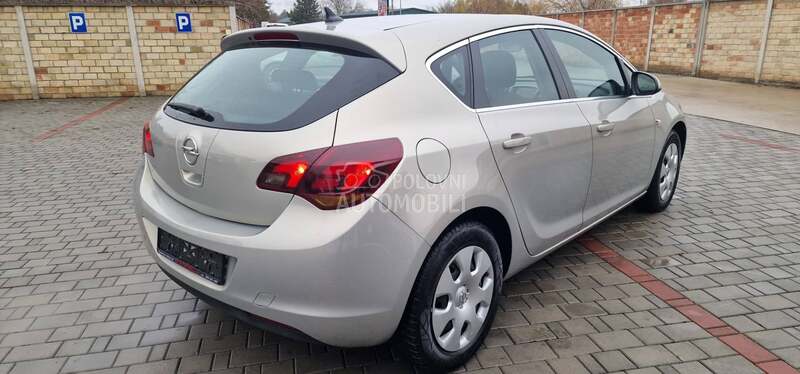 Opel Astra J 1.7 CDTI NOOVO