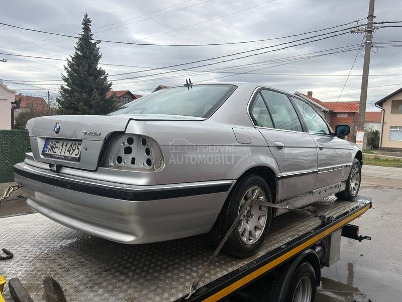 Delovi e38